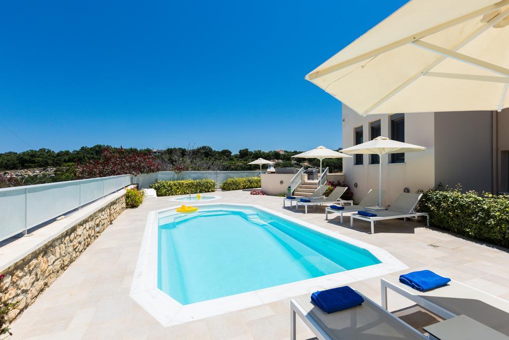 Deluxe Villa Ianthos - Outdoor Hot Tub & Kids Pool Gallos Exterior photo